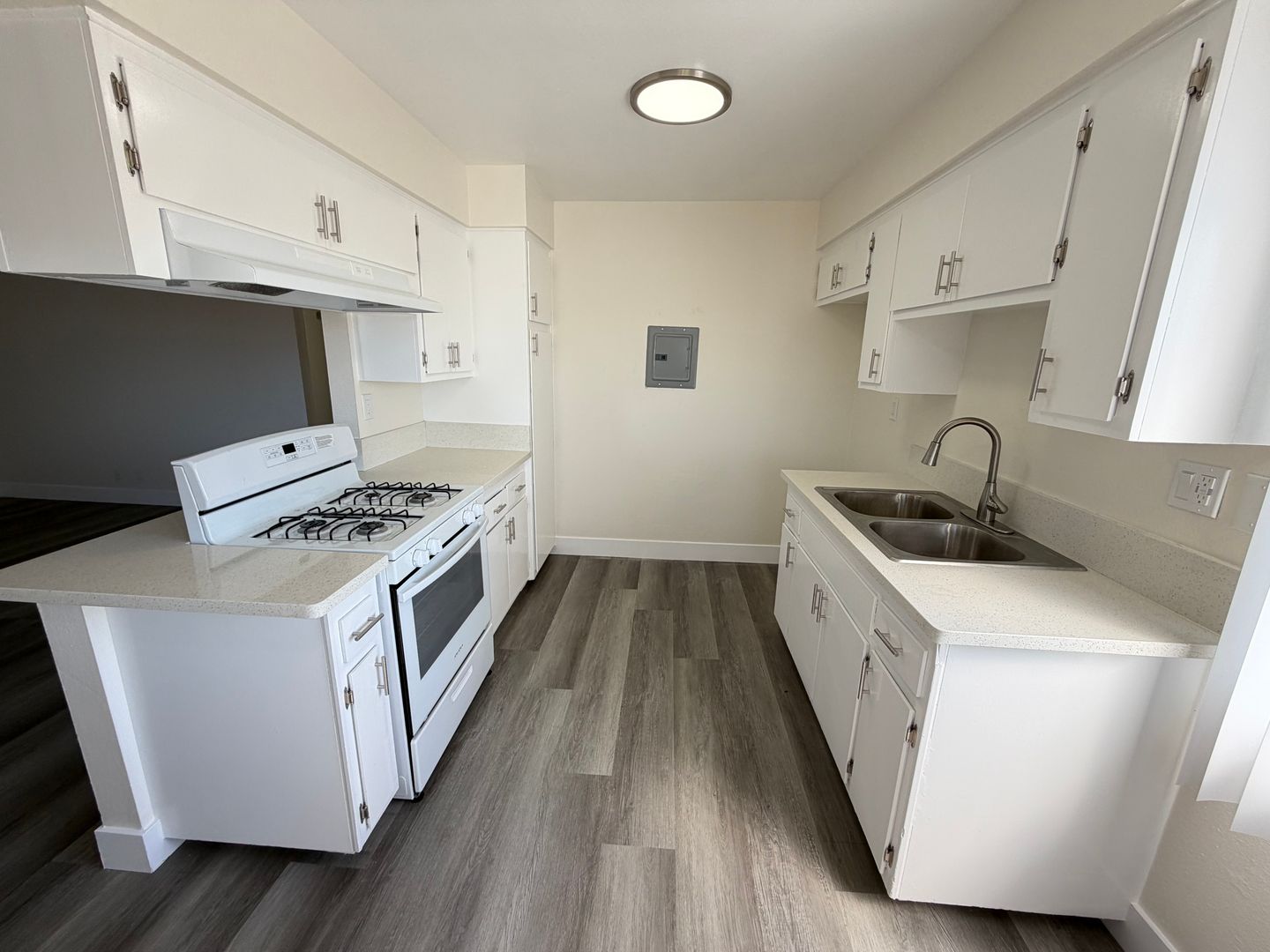 Downey Apartment: 9351 Washburn Rd