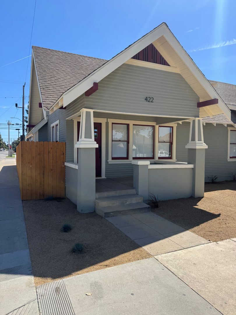 Santa Ana Apartment: 422 E Walnut