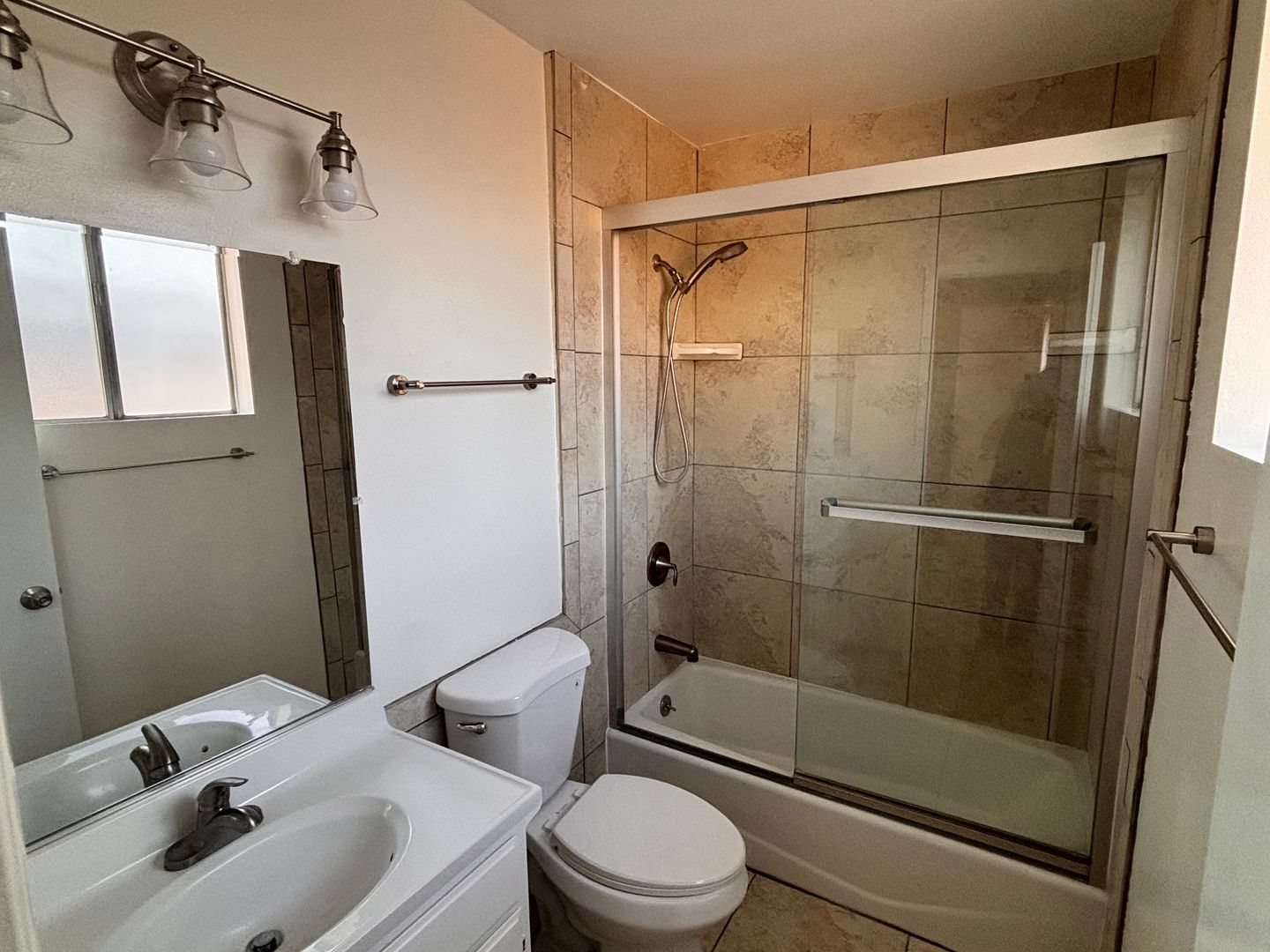 Long Beach Apartment: 1600 N Stanton Pl