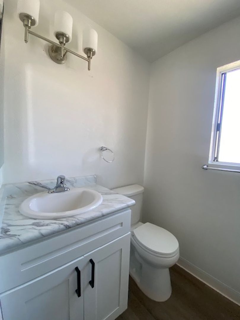 San Diego Apartment: 1587 Oro Vista Road
