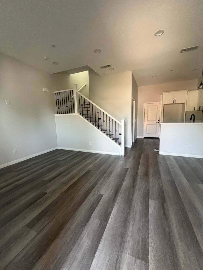 Fontana Apartment: 9223 Cypress Ave