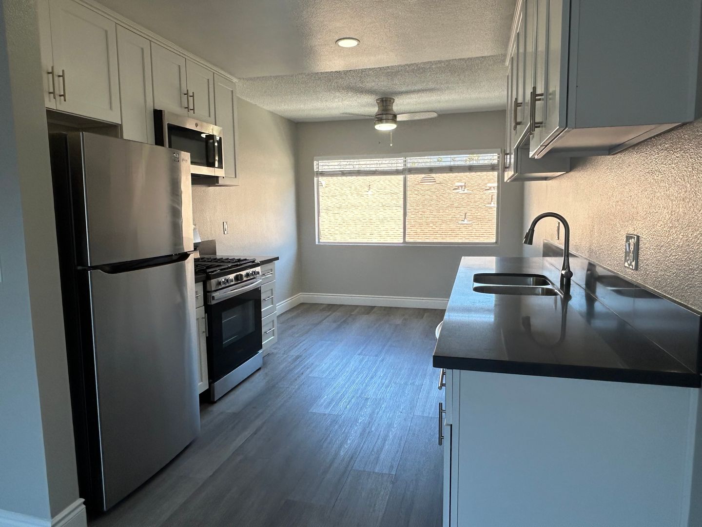 Azusa Apartment: 1311 N Azusa Ave