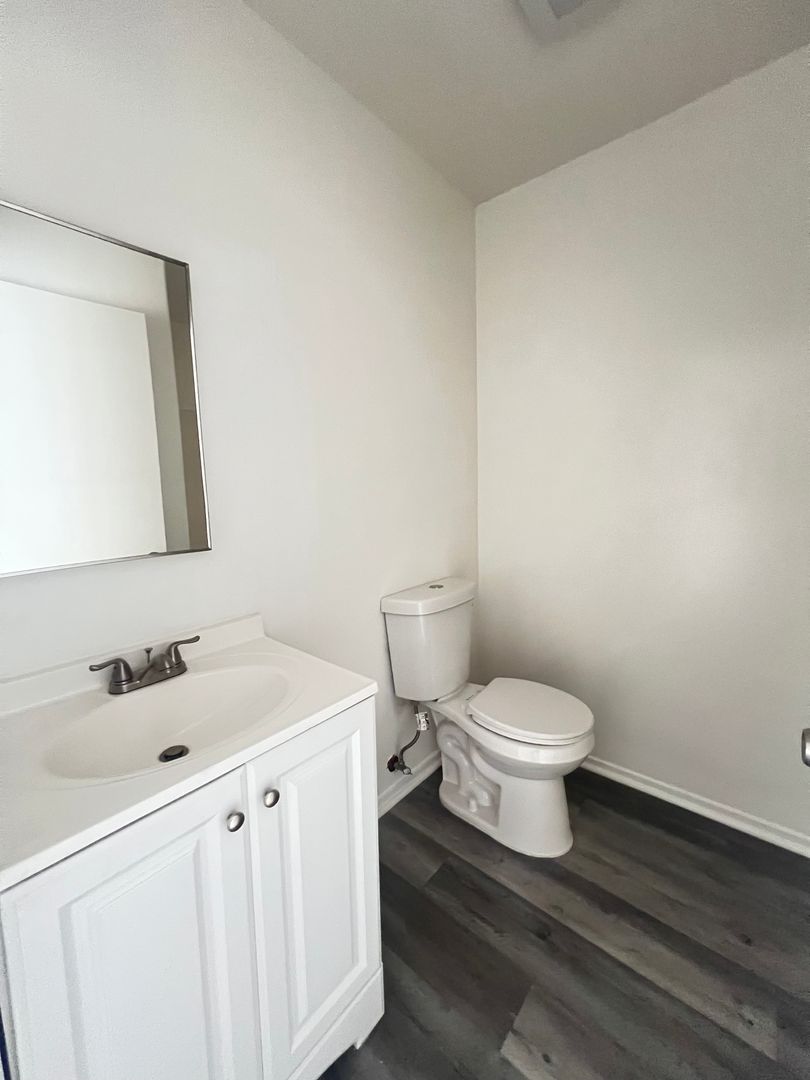 Los Angeles Apartment: 637 S. Mcdonnell Ave