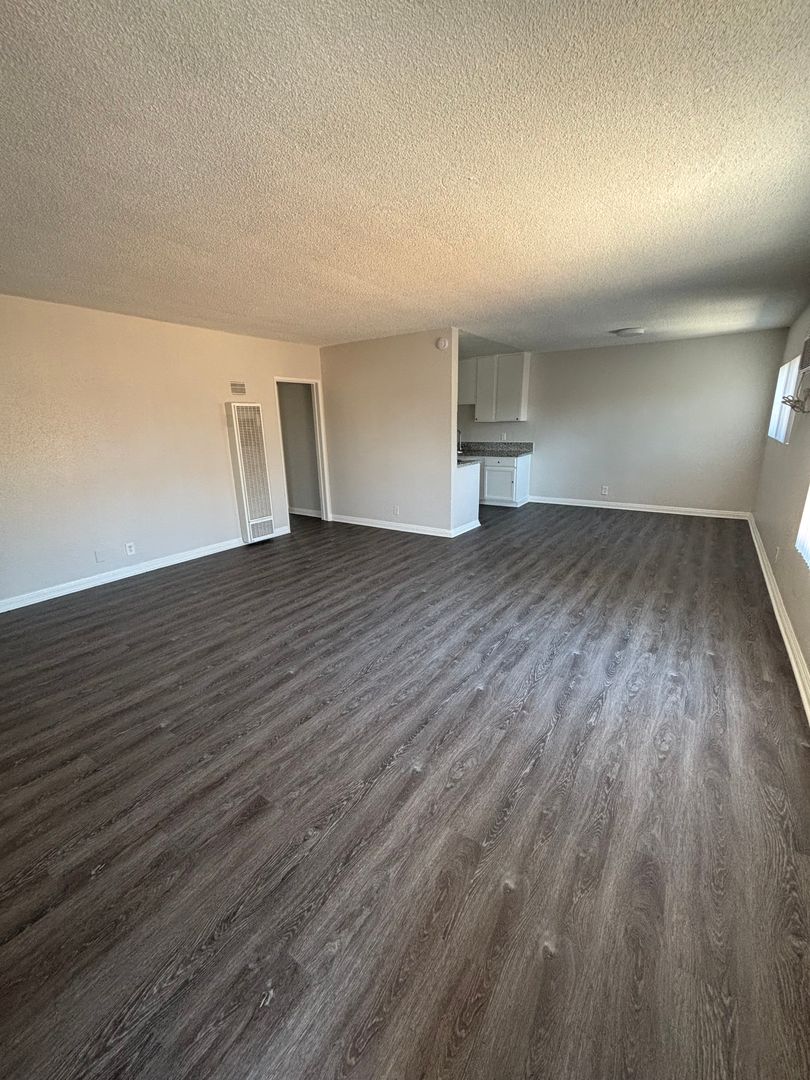 Anaheim Apartment: 2070 S Mountain View Ave