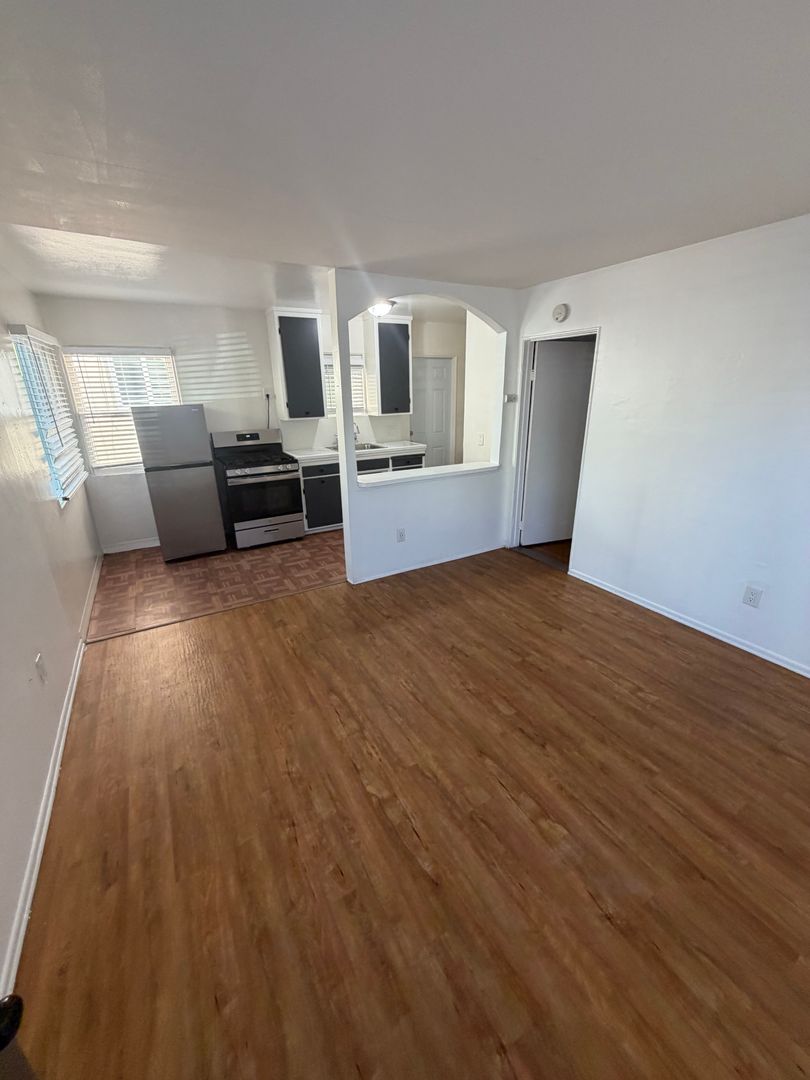 San Diego Apartment: 706-726 Oliver Pl