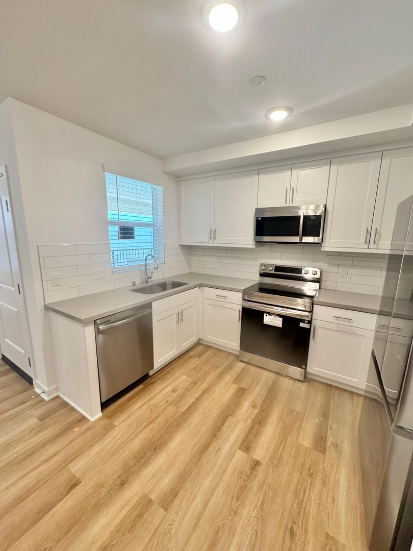 Anaheim Apartment: 1024 West Romneya Drive