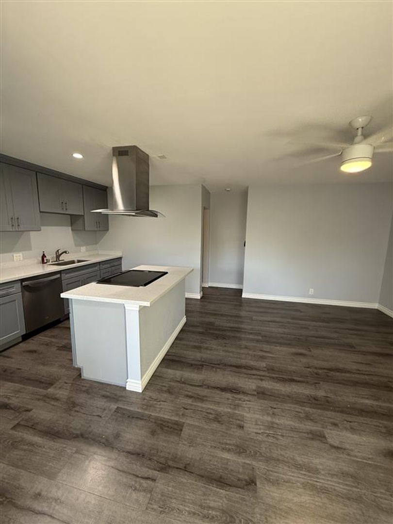 Long Beach Apartment: 1244 E 4th St