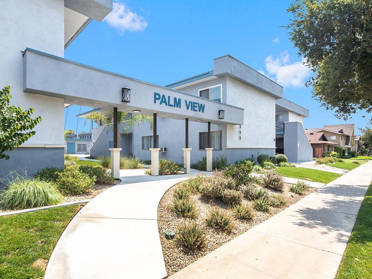 Azusa Apartment: 1311 N Azusa Ave