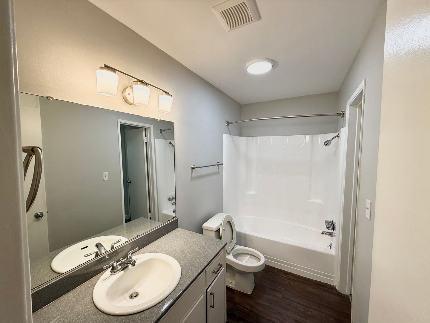 Bellflower Apartment: 9746 Park St