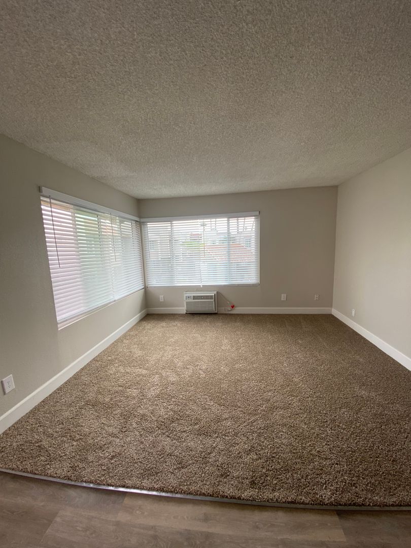 Anaheim Apartment: 1251 N Placentia Ave