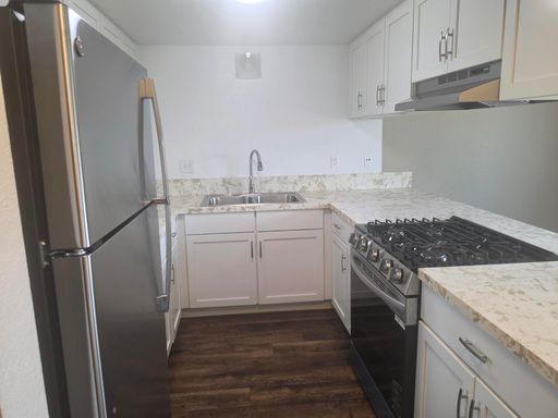 Beautifully Remodeled 2 br/ 1.5 ba Townhome in Imperial Beach – photo 1