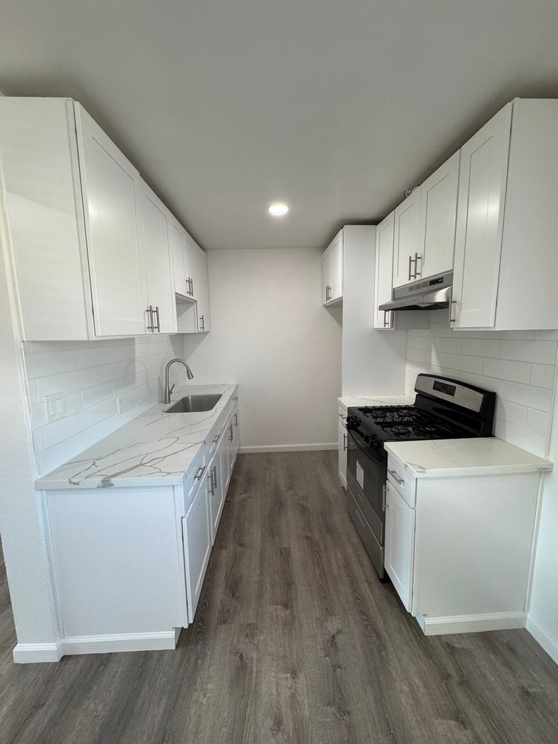 Santa Ana Apartment: 1423 W Lingan Ln