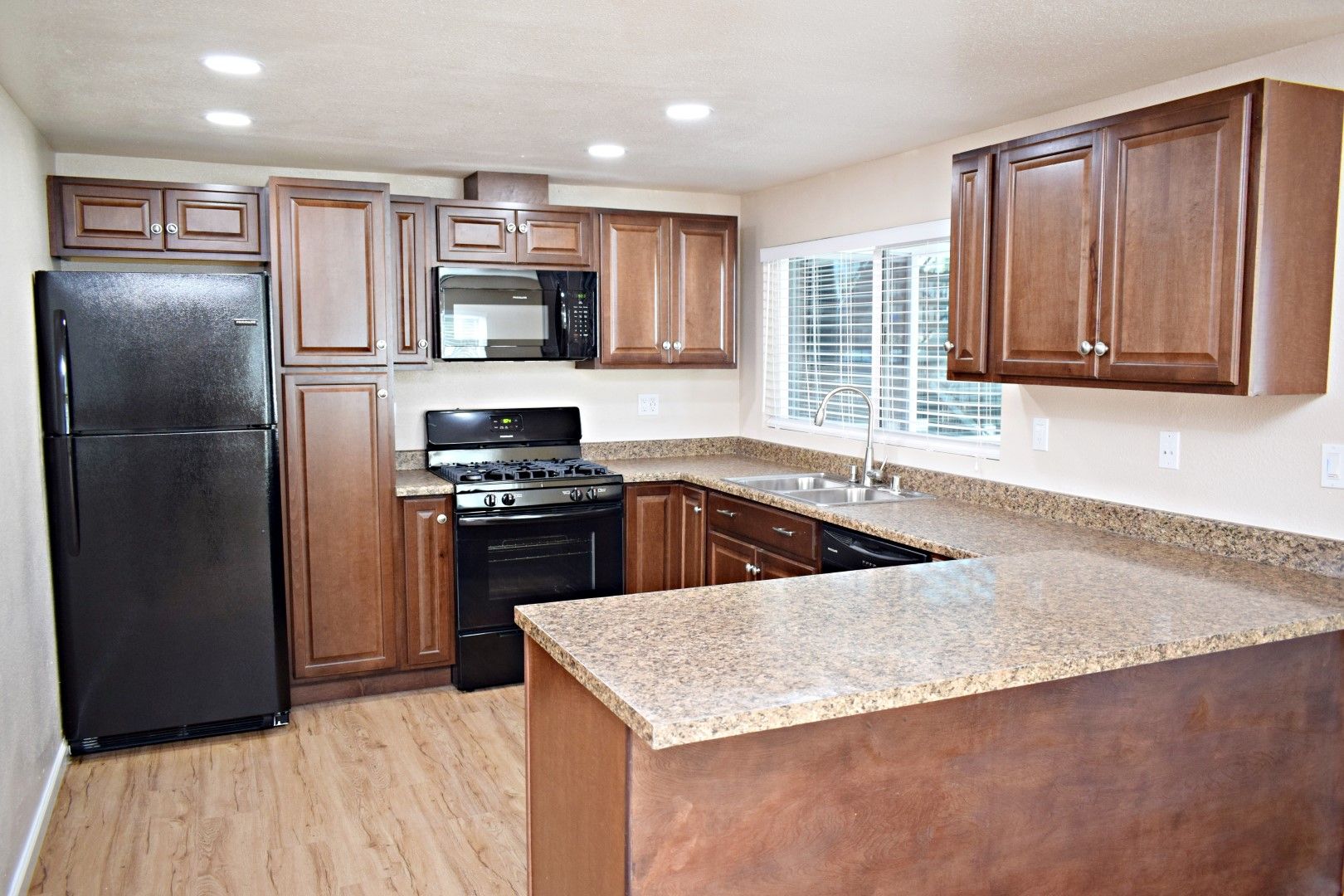 San Diego Apartment: 2206-2216 W. Dunlop Street
