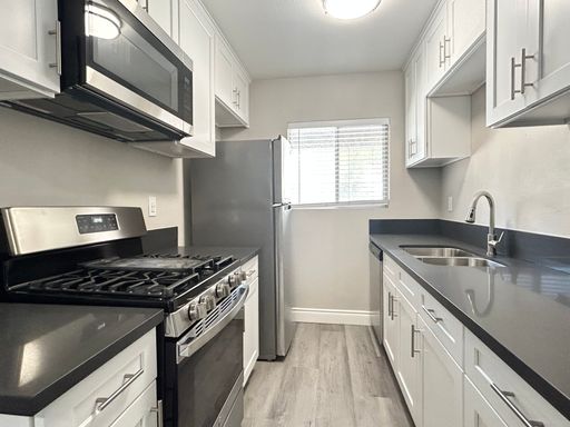 1 Bed 1 Bath with Private Patio, 1 Parking Space Included – photo 1