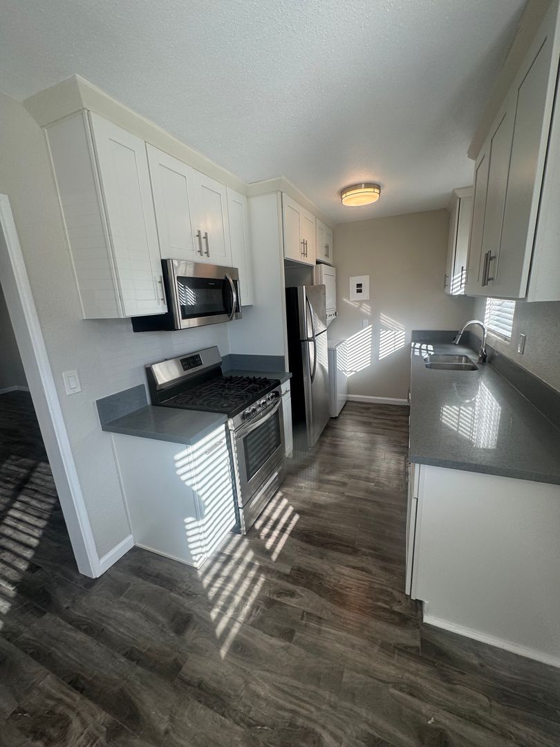 Huntington Beach Apartment: 731 Owen Dr