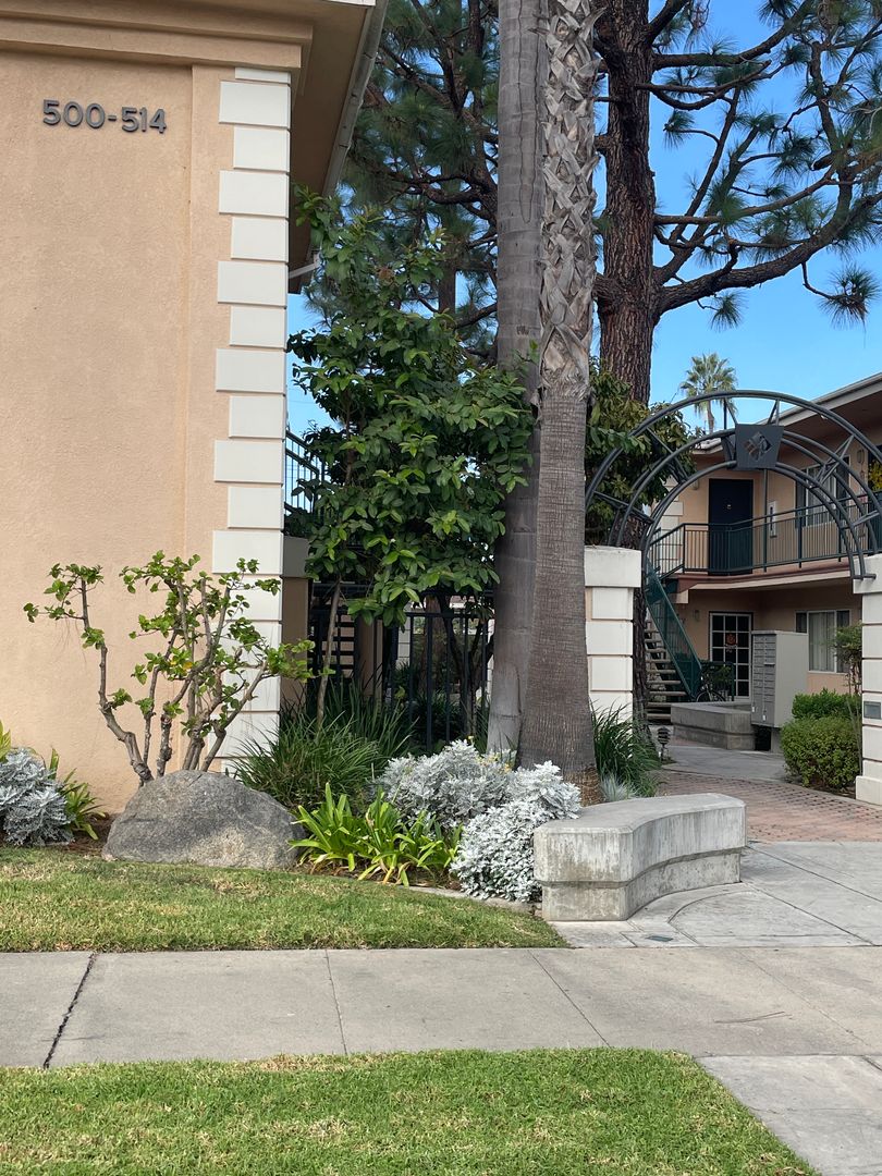 Orange Apartment: 500-565 N Citrus St