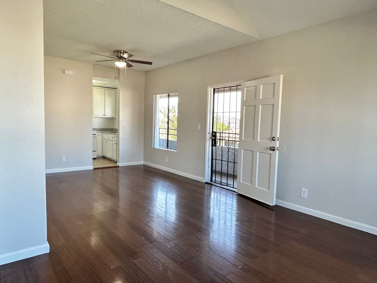 Gardena Apartment: 1546 W 145th St