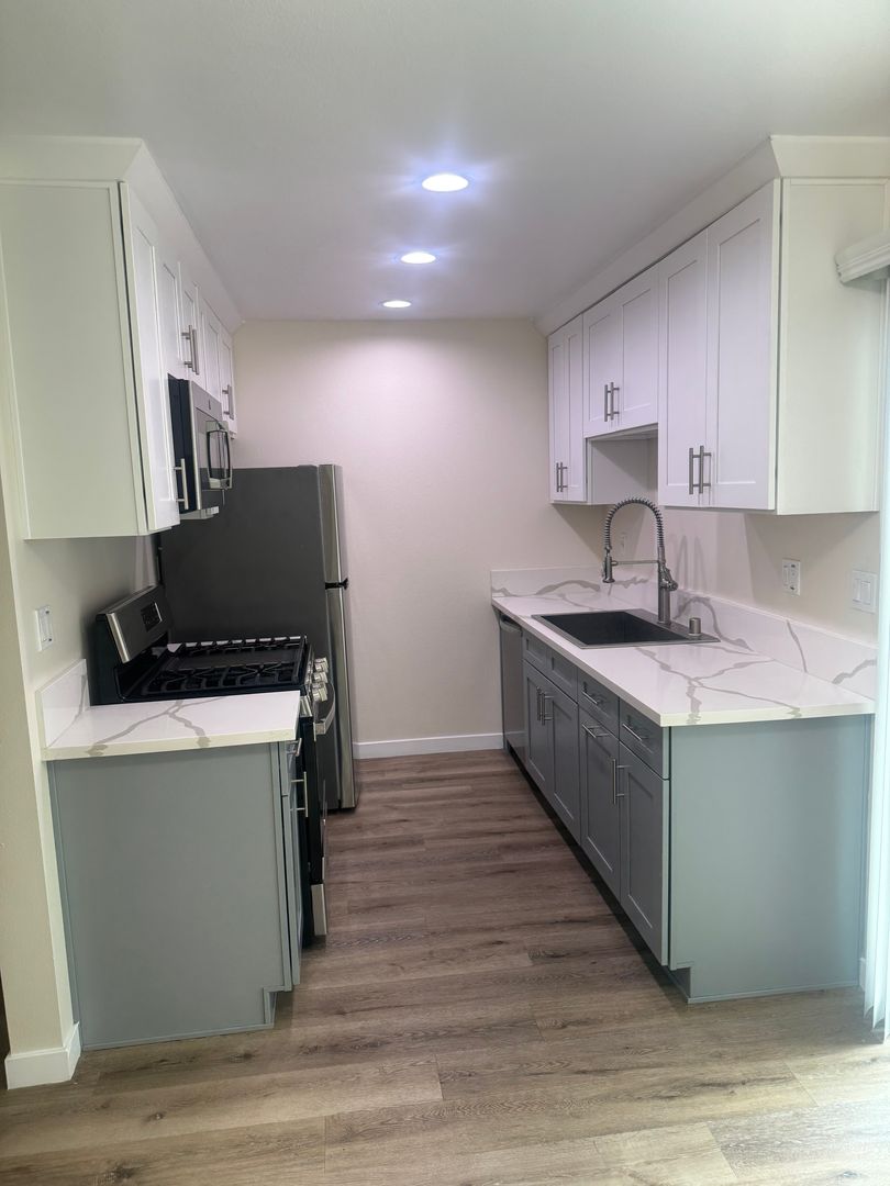 Garden Grove Apartment: 13391 El Prado Ave