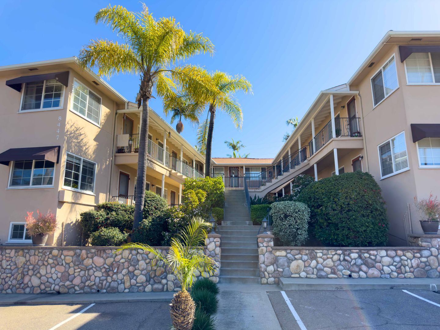 La Mesa Apartment: 8447 La Mesa Blvd