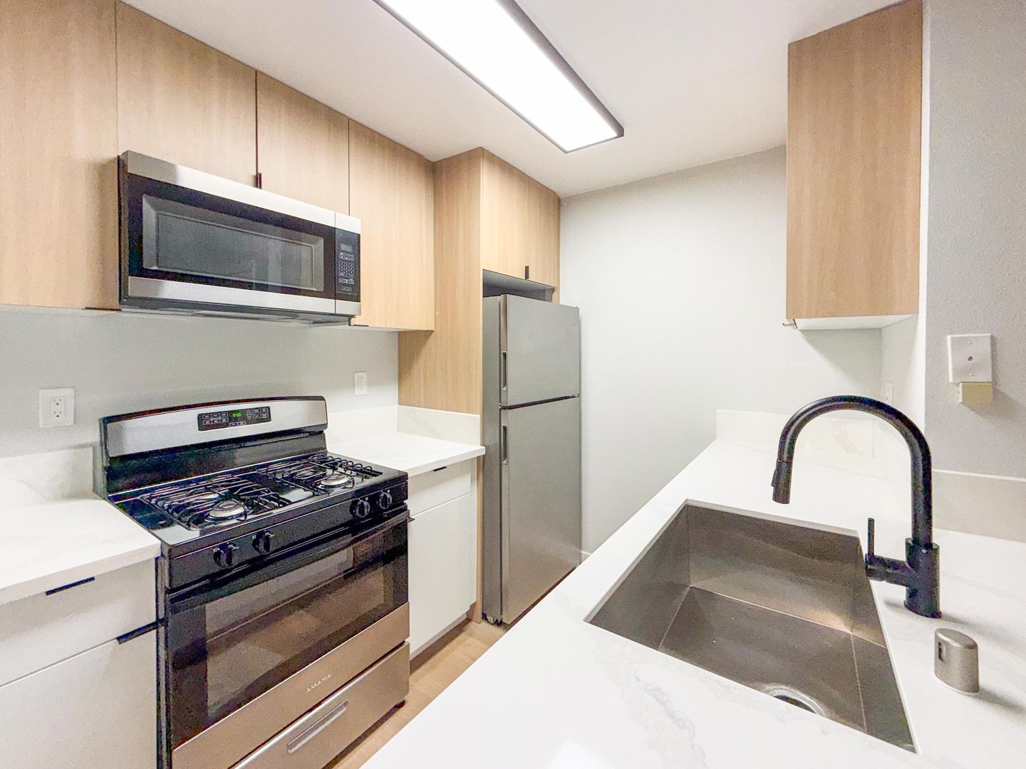 Venice Apartment: 1400 Venice Blvd