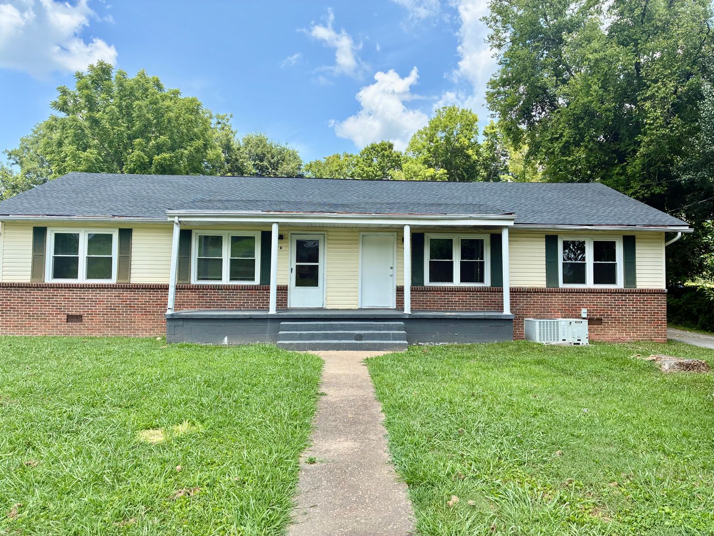 Red Bank Apartment: 109 Signal View Street