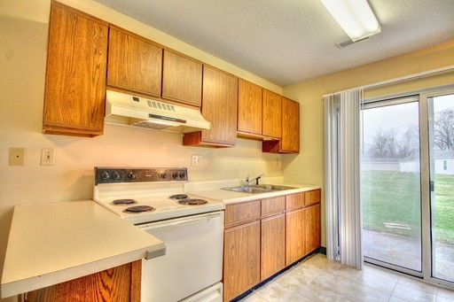 2 Bed Condos In Popular Fairlawn Village!!! – photo 1