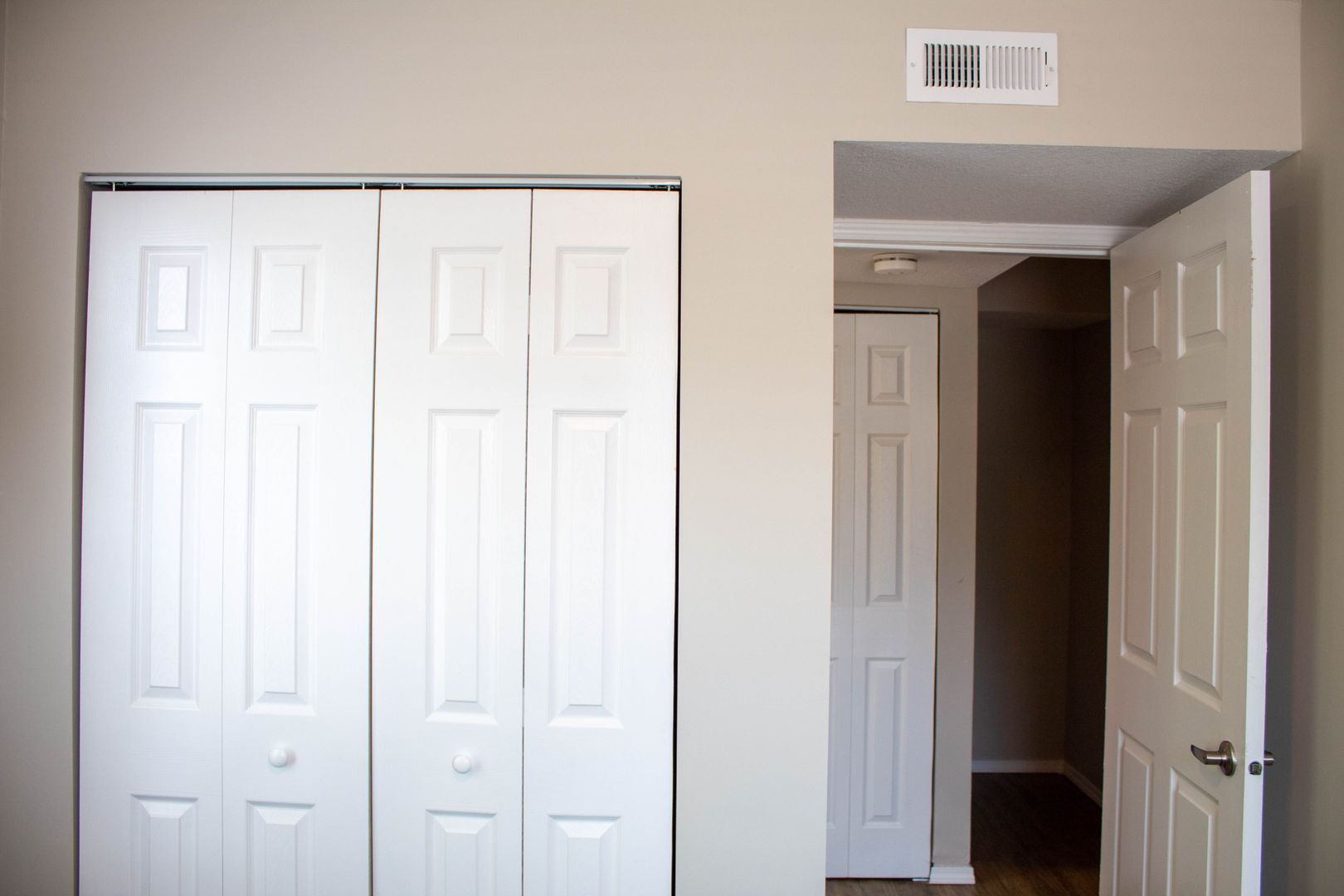 52 E Armory, Champaign, IL 61820