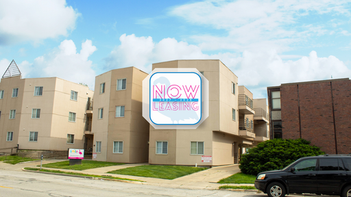 Great first floor 2x1 apartments with tall ceilings near The Krannert Center! – photo 1