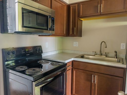 Fully Remodeled Two-Bed, One Bath Apartment Near Downtown and Campus! – photo 1