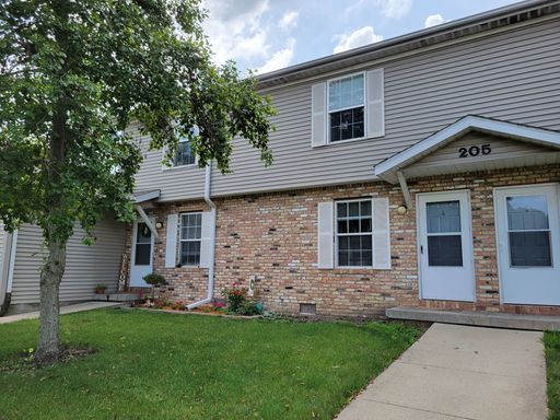 Two Bedroom 1 Bath Townhome with Washer/Dryer Available – photo 1