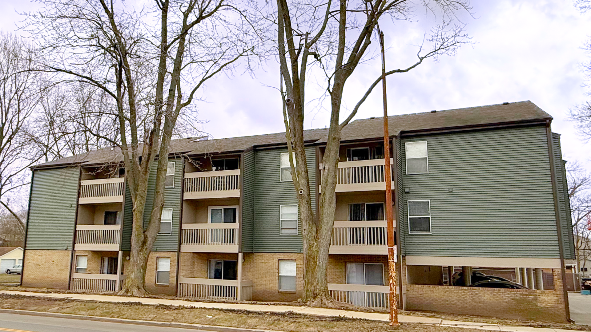 Urbana Apartment: 105 N Busey