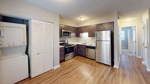 Remodeled 2 Bedroom Apartment - Park Place – photo 1