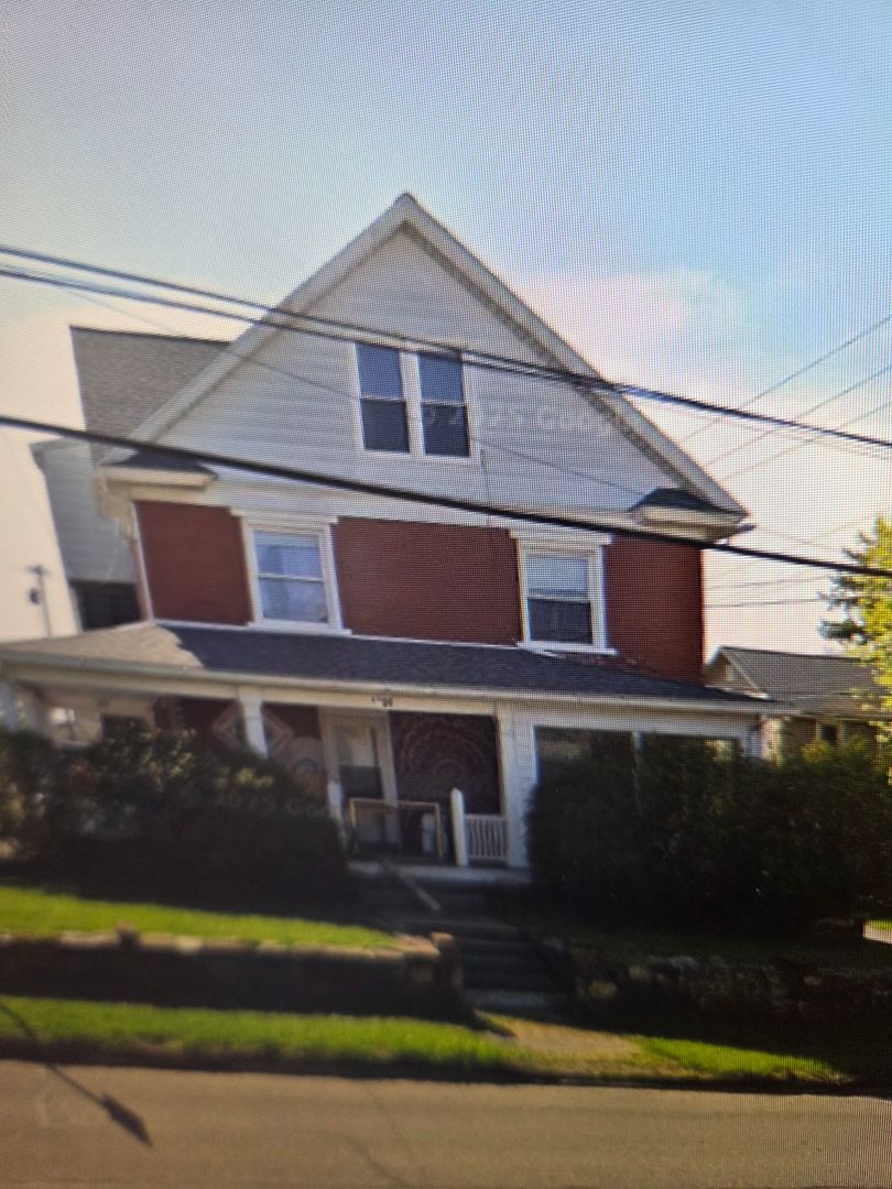 State College Apartment: West College Ave