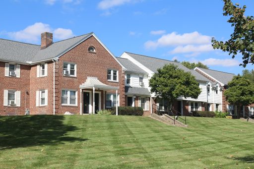 Private 2 Bedroom Townhome 9 Blocks to Campus $1,375 -213 E McCormick Ave – photo 1