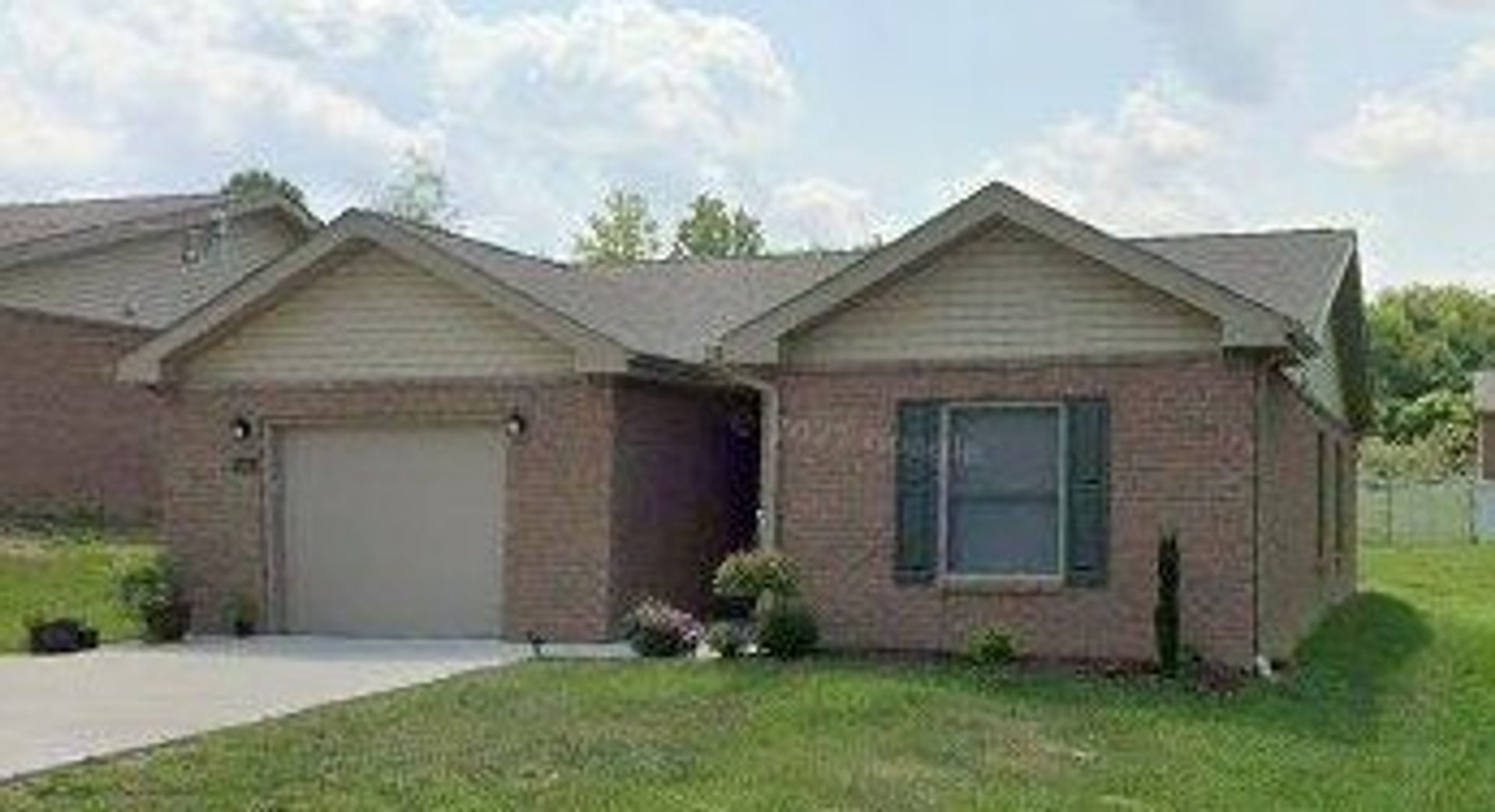 Fairmont Townhome: 208 Garrett Ave