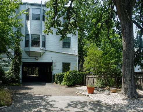 1/1 Condo - Hyde Park – photo 1