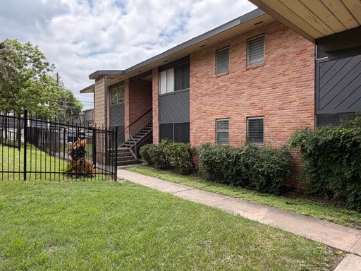 1bed/1bath Close to Campus! August Prelease – photo 1