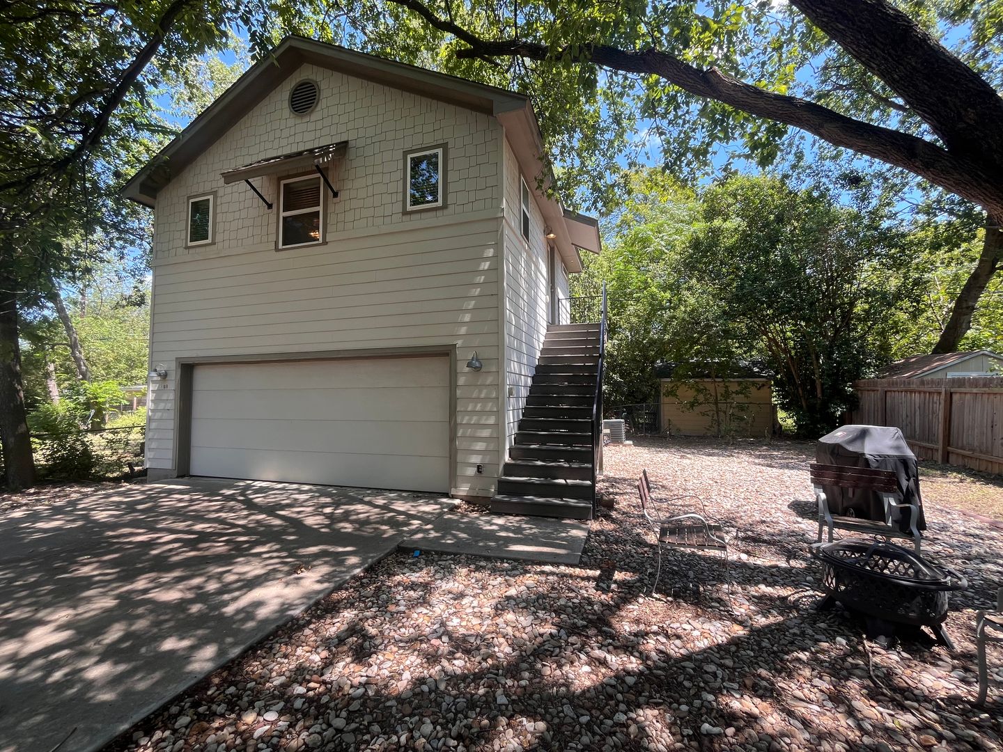 Austin House: 110-B Nelray