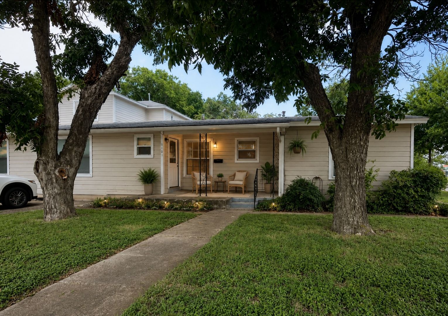 Austin House: 5101-A Guadalupe