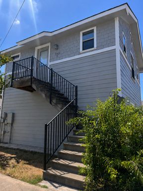 1Bed/1Bath Garage Apartment in Brentwood – photo 1