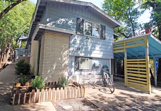 5Bed/2.5bath with two kitchens, fenced yard and covered carport. – photo 1