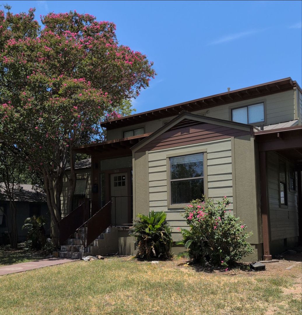 Austin House: 1038 E 43rd St.