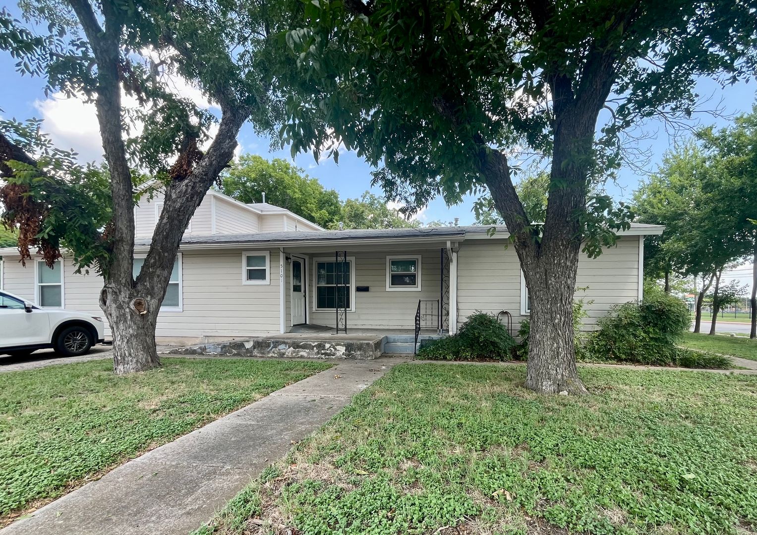 Austin House: 5101-A Guadalupe