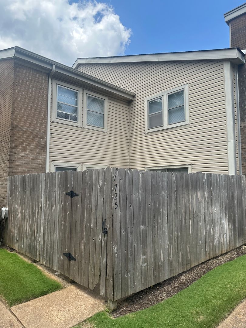Memphis Townhome: 1725 Ridge Oak Pl