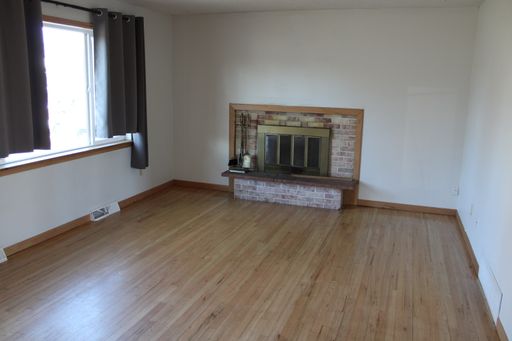 Listing photo thumbnail