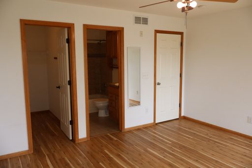 Listing photo thumbnail