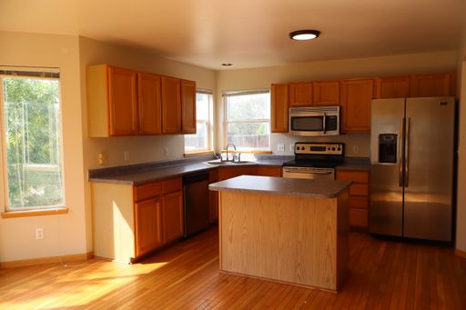 Listing photo thumbnail