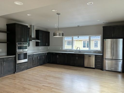 Listing photo thumbnail