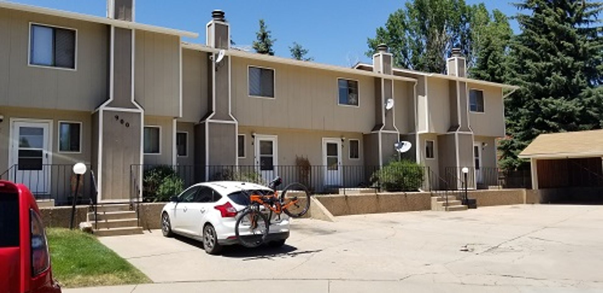 Fort Collins Apartment: 900 Camelot Court