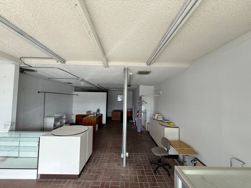 800 sqft retail space for lease